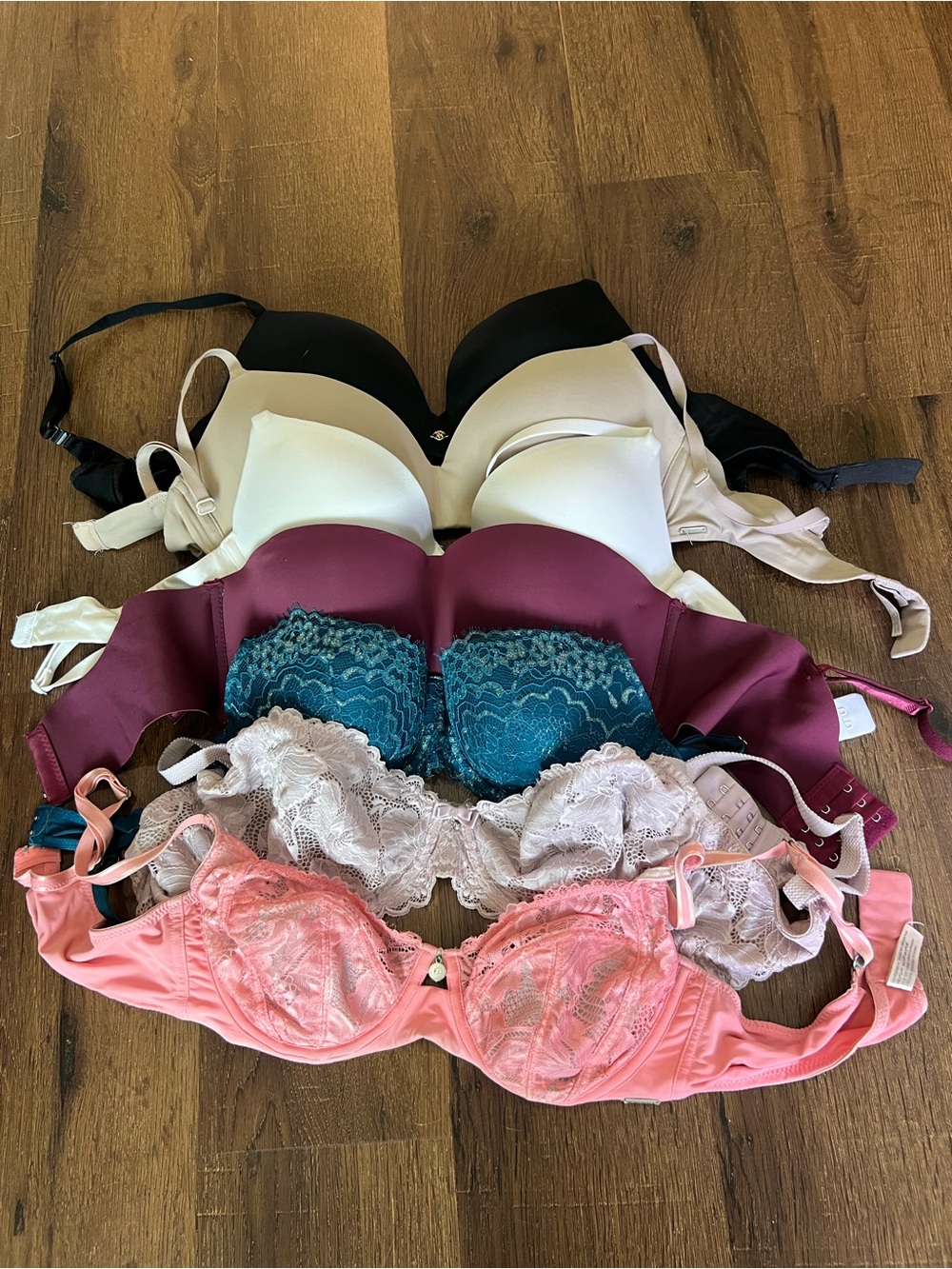 34 C Victoria Secret, La Senza, & La Vie En Rose Bras